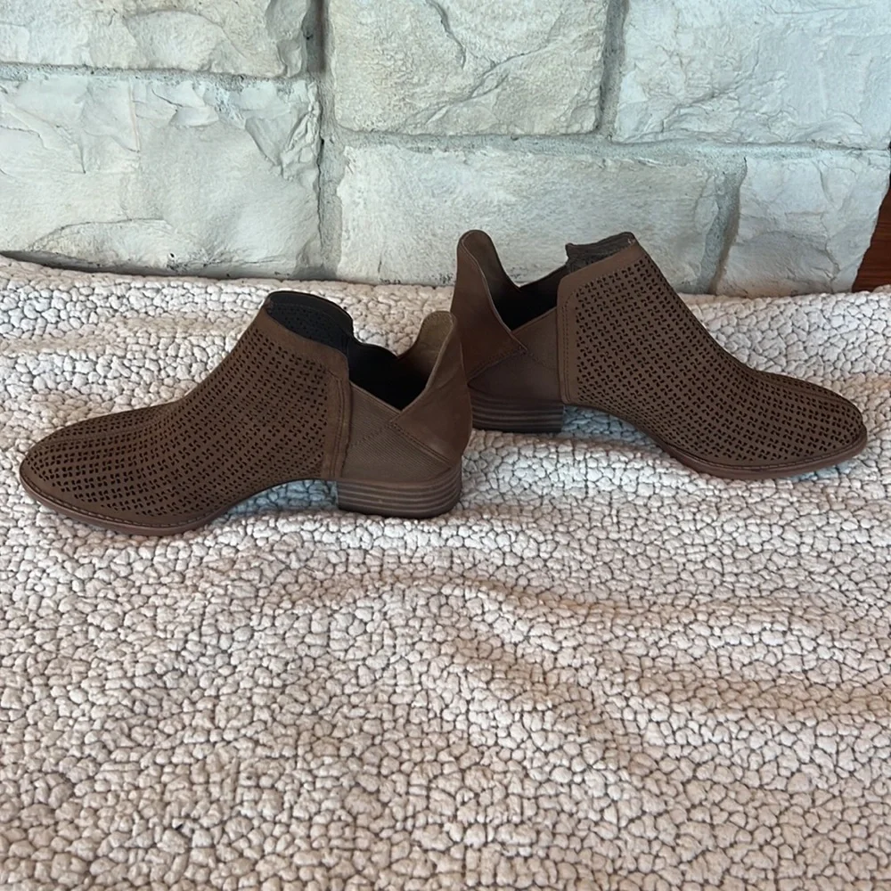 Vince Camuto ankle boot